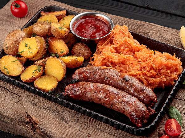 Grey Bear Pub - Колбаски cвинo-говяжьи с мускатным орехом, тмином и чесноком