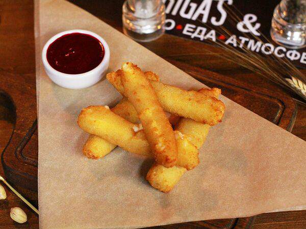 N. Riga's & The Meat - Сырные брусочки с вишневым соусом