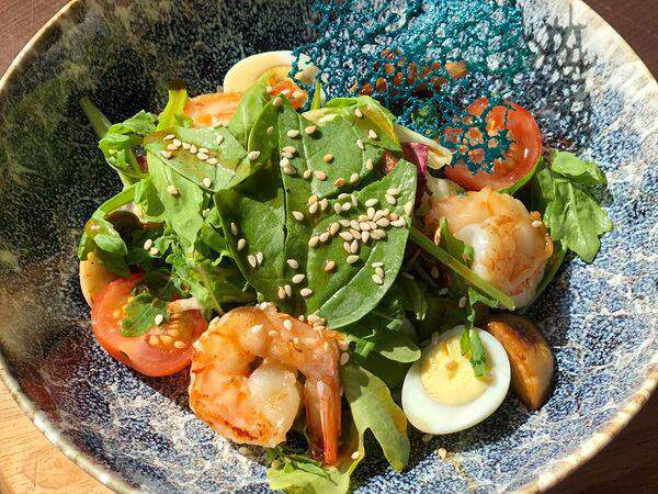 Квартира - Салат с креветками и жареными шампиньонами