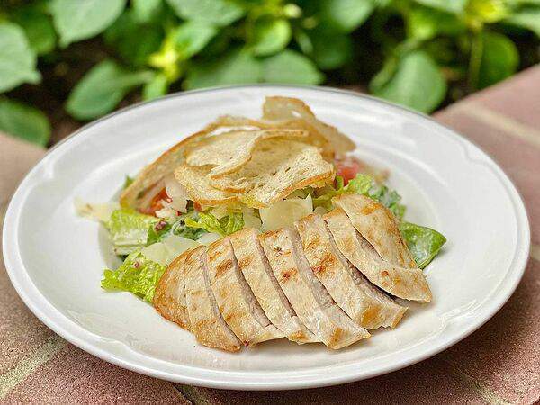 Barcarola - Салат Цезарь с индейкой и беконом