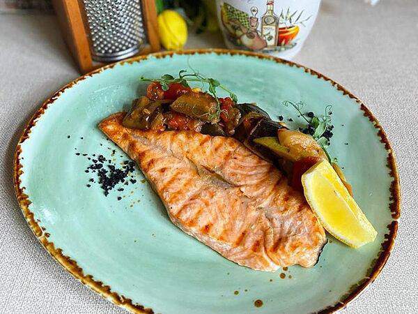 Basilico - Лосось на гриле с Капонатой