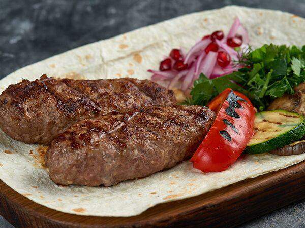 Батони - Люля-кебаб телятина-свинина с сыром сулугуни