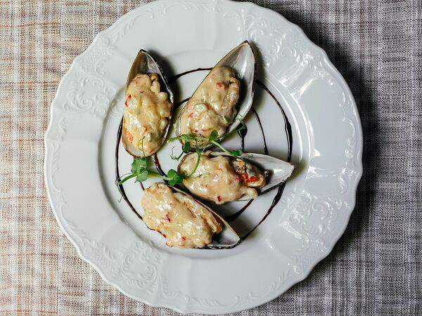 Самовар - Запеченные мидии в сырном соусе