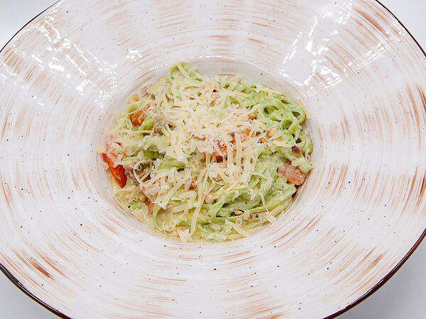 Тепло - Зелёные лингвини с курицей и песто