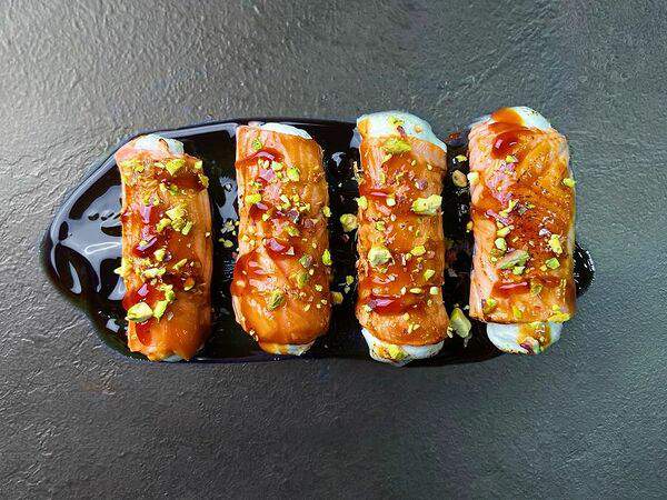 Моrе - Рулетики из семги с сыром и фисташкой