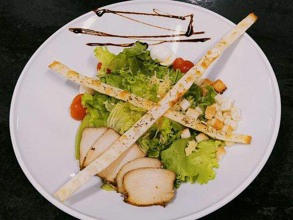 Чиполетти - Салат цезарь с курицей