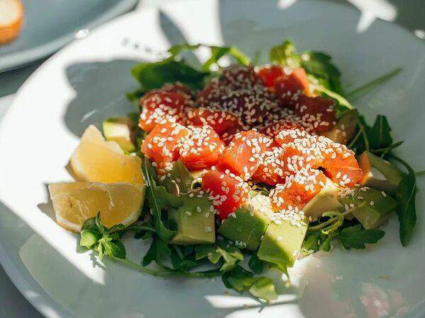 Zanoza Open Bar - Тартар из тунца и авокадо