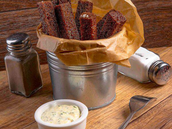 Гриль-бар Кооператив - Гренки чесночные с сырным соусом