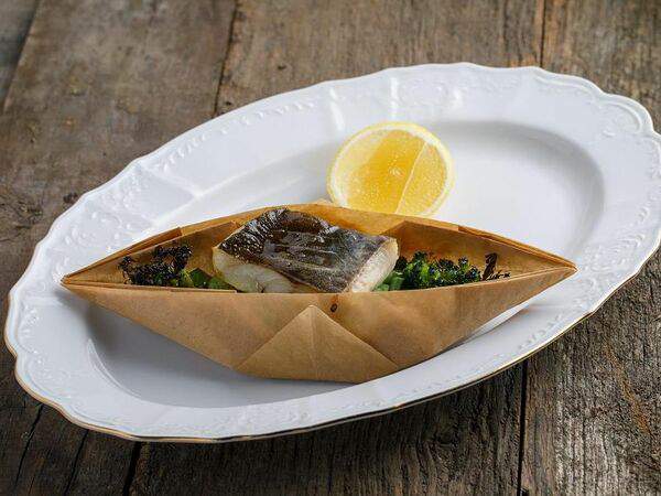 Ресторан Каре - Треска в пергаменте с соусом мисо