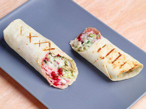 Pita's - Шаверма с брусничным соусом и мятой