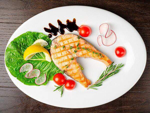 Гриль бутыль - Стейк из лосося на косточке