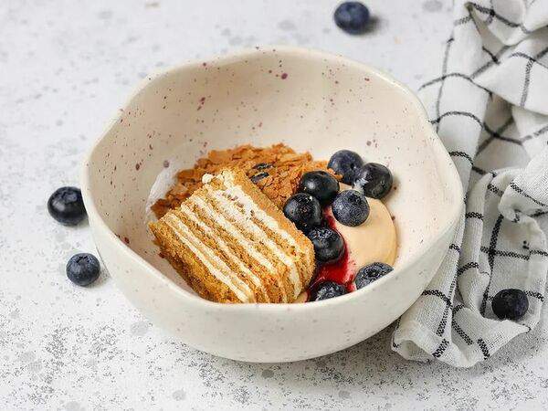 Spritz place - Медовик с кремом из варенной сгущенки