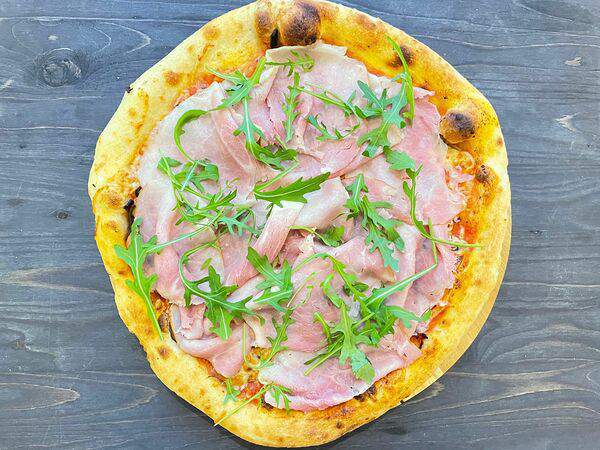 Иль густо - Пицца Прошутто котто с грибами и рукколой