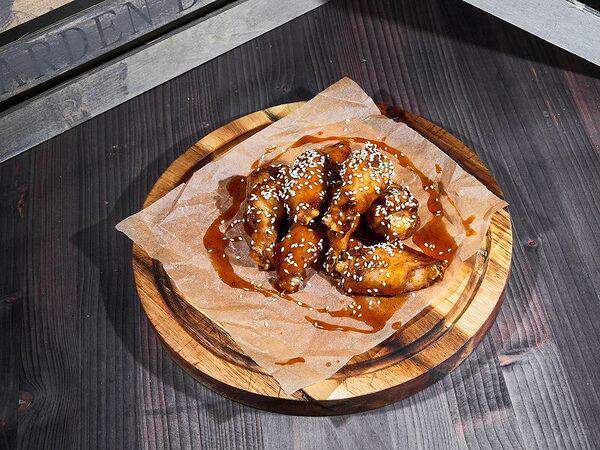 МясоТесто - Жареные крылышки Баффало в острой панировке