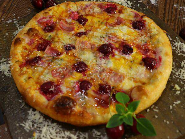 Buon Gusto - Пицца Бекон с вишней