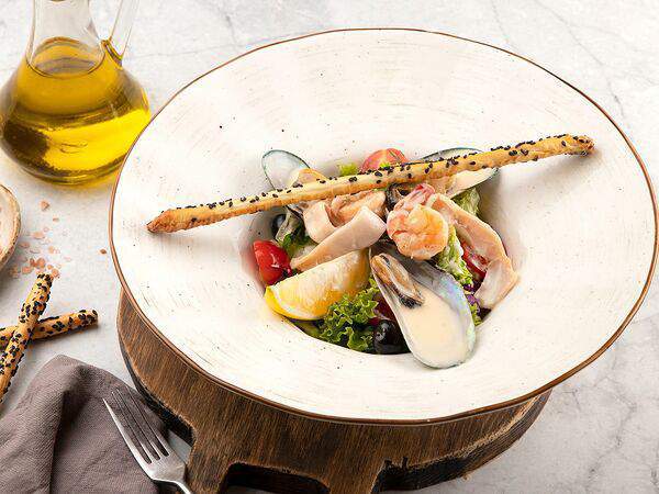 Платан Южный - Тёплый салат с морепродуктами