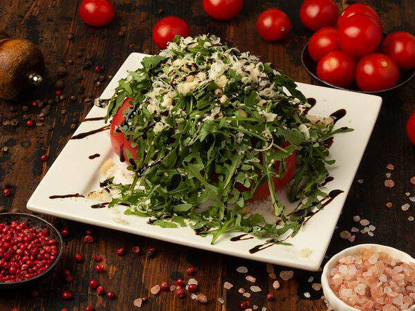 Сухумский дворик - Салат с рукколой и креветками