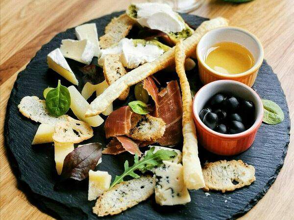 Dream Cafe - Винная тарелка Всего понемножку