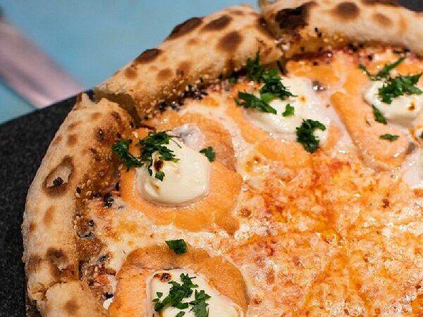 Кафе-пекарня Поль Бейкери - Пицца с Лососем