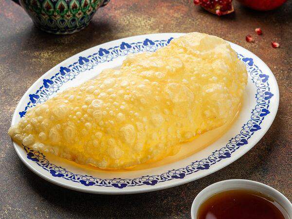 Лаунж кафе Бакшиш - Чебурек из баранины