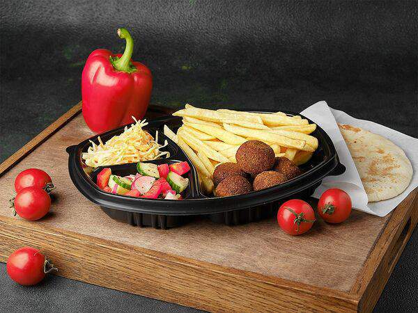 Pitas-burg street food - Шаверма с фалафелем на тарелке