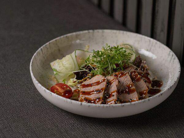 Сыроварня Чизерия - Салат с уткой и грушей