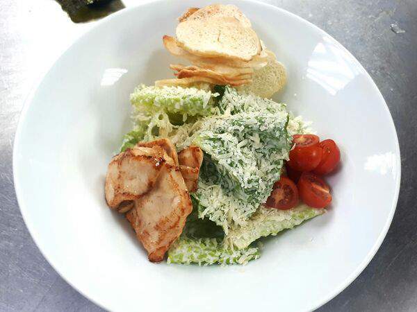 GM cafe - Салат Цезарь с курицей