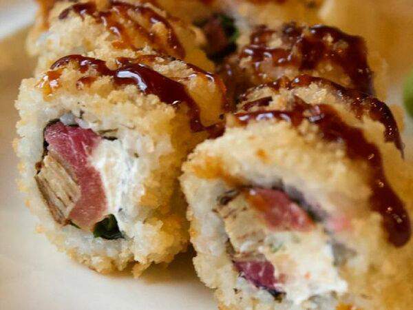 Море в коробке - Роллы с лососем гравлакс, японским омлетом и сыром