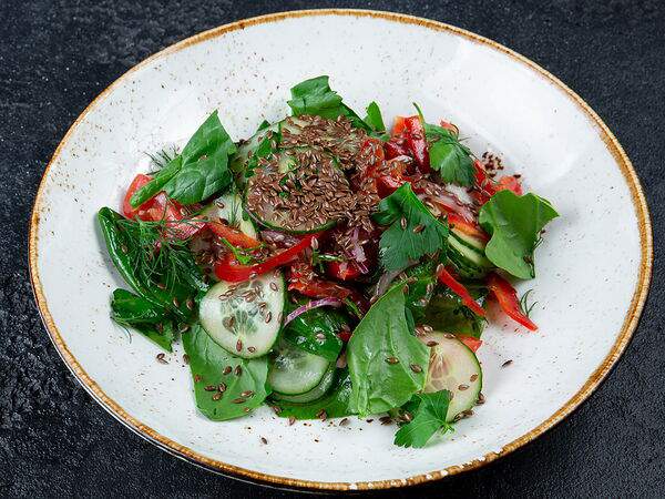 Мама Грузия - Салат из свежих овощей со шпинатом