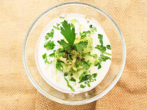 Кафе вегетарианской кухни Радхика - Салат Райта огуречная