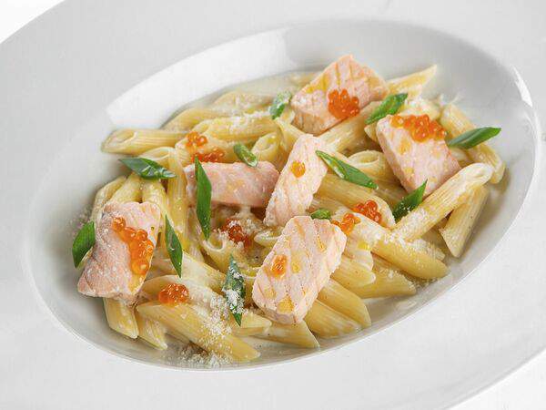 Труффальдино - Пенне с лососем и красной икрой