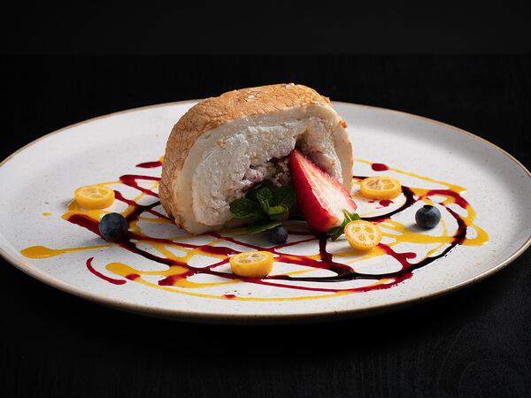 Amaris - Меренговый рулет с ягодами