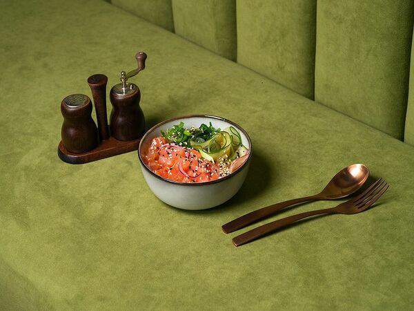 Roots - Поке с лососем