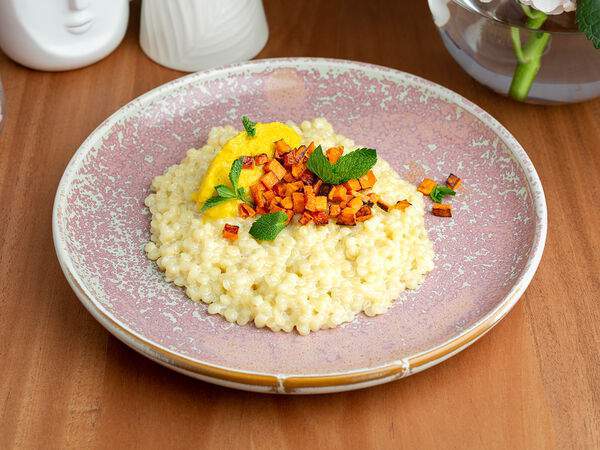 Nuga - Птитим с карамелизованным бататом и муссом из тыквы