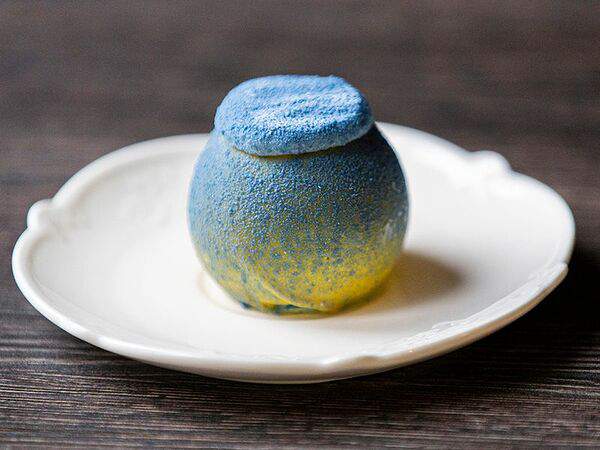 В шоколаде - Пирожное Голубика