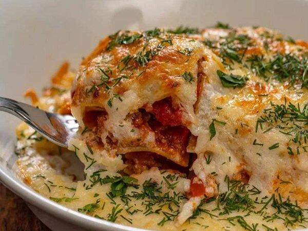 Сельпо - Лазанья мясная с куриным филе и свежими овощами в соусе