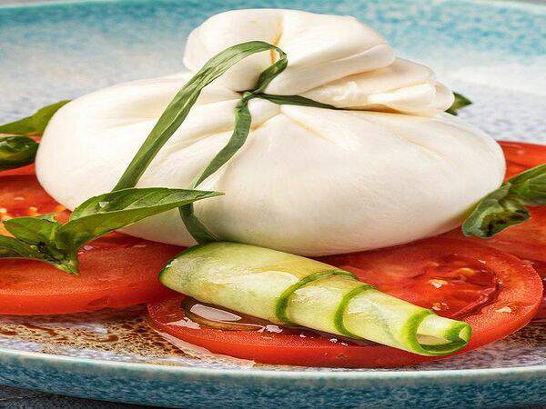 Plovlounge - Буррата с томатами