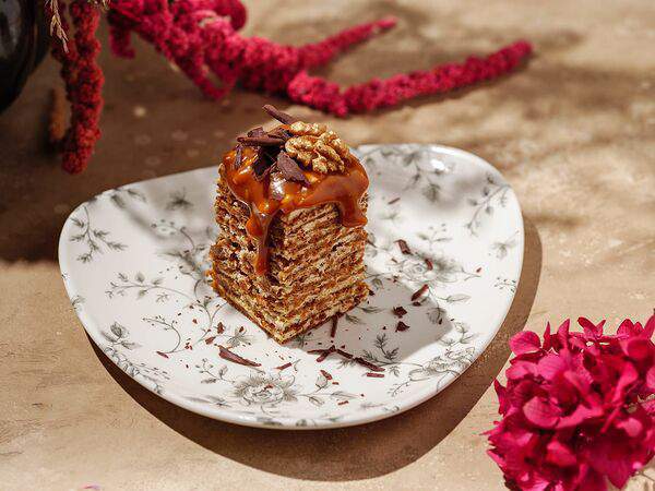 Breadway-cafe - Карамельно-ореховый торт