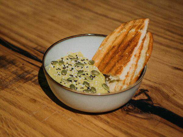 Будь умницей - Классический хумус с тостами