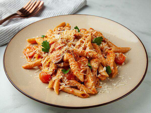 Вкусняхи - Пенне с курицей