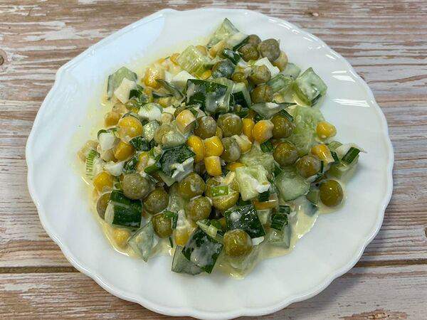 Сарафан - Салат с кукурузой, горошком и яйцами