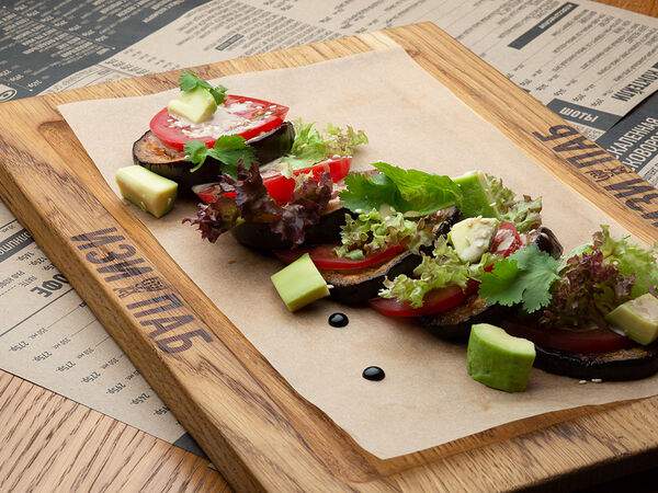 Изи Паб - Баклажаны с томатами и авокадо