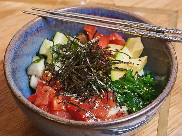 Wong Kar Wine - Поке с тунцом и авокадо