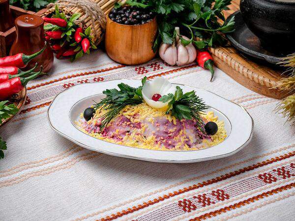Корчма Веселая кума - Салат Сельдь под шубой