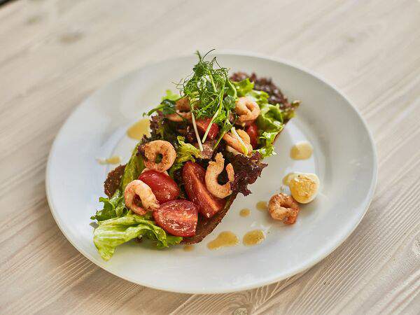 Мада - Салат с креветками и беконом