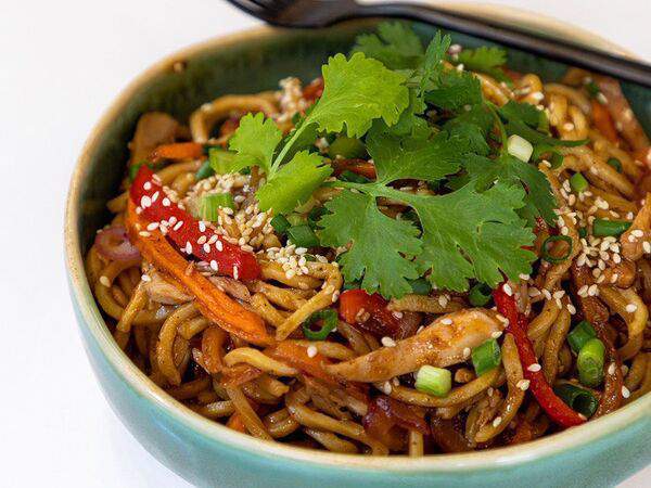 Wo - Лапша с курицей и соусом Терияки