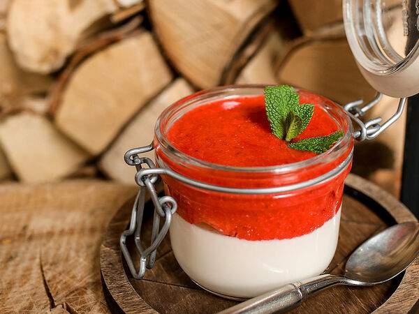 Сыроварня - Панна котта со свежей клубникой