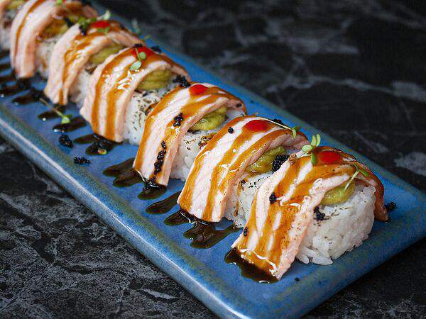 Poke Top - Ролл Обожженный лосось