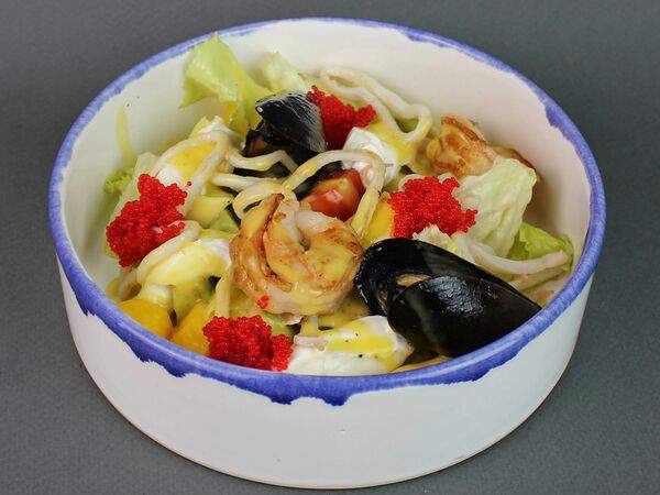 Бар Сплетни - Салат с морепродуктами