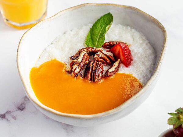 Кофе Репаблик - Рисовая каша с манго и карамелизированным орехом пекан